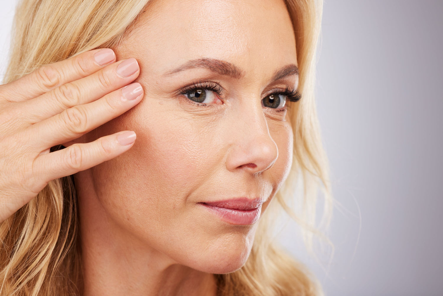 Hormonal Aging: What Happens to Our Skin—And How Can We Combat It?