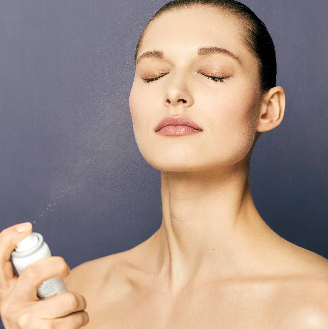 Express treatment with the Collagen Serum Spray